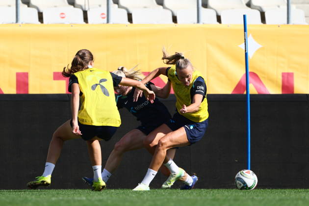 Women s National Soccer Team Prepares for World Cup Qualifiers Bucharest, Romania, October 8, 2026 Lisa Fjeldstad Naalsund and Frida Maanum during a training session at Stadionul Arcul de Triumf, before the World Cup qualifier against Romania. Photo by Nikola Krstic, NTB Romania, Bucharest. EDITORIAL USE ONLY. RESTRICTED USE FOR BETTING COMPANIES.  Copyright: xNikolaxKrsticx xNTBx