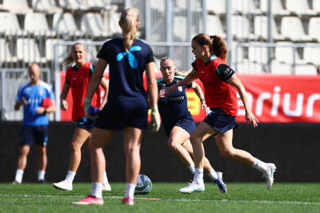 Women s National Soccer Team Prepares for World Cup Qualifiers Bucharest, Romania, October 8, 2026 Thea Bjelde and Signe Gaupset during a training session at Stadionul Arcul de Triumf, before the World Cup qualifier against Romania. Photo by Nikola Krstic, NTB Romania, Bucharest. EDITORIAL USE ONLY. RESTRICTED USE FOR BETTING COMPANIES.  Copyright: xNikolaxKrsticx xNTBx
