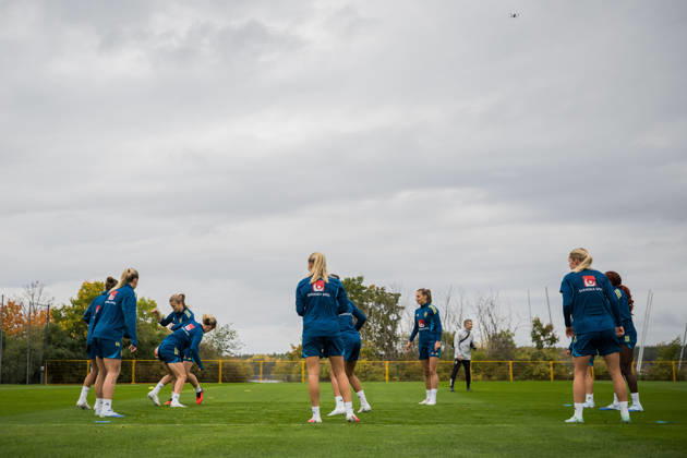 261008 Players of the Swedish women s national football team during a training session on October 8, 2026 in Stockholm. Photo: Johanna Säll BILDBYRAN kod JL JL0637 fotboll football soccer fotball vm-kval kval fifa womens world cup qualifier qualifier träning practice training sverige sweden dam bbengfotboll football soccer fotball vm-kval kval fifa womens world cup qualifier qualifier träning practice training sverige sweden dam bbeng Copyright: JOHANNAxSÄLL BB261008BB195