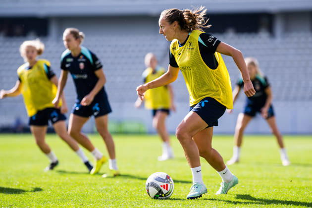 261008 Marit Bratberg Lund of the Norwegian women™s national football team during a training session on October 8, 2026 in Bucharest. Photo: Marius Simensen BILDBYRAN Cop 238 bbeng dam fifa women s world cup qualifier football fotball fotboll norge norway practice soccer training trening träning Copyright: MARIUSxSIMENSEN BB261008BB209
