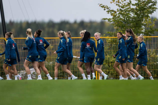 261008 Players of the Swedish women s national football team during a training session on October 8, 2026 in Stockholm. Photo: Johanna Säll BILDBYRAN kod JL JL0637 fotboll football soccer fotball vm-kval kval fifa womens world cup qualifier qualifier träning practice training sverige sweden dam bbengfotboll football soccer fotball vm-kval kval fifa womens world cup qualifier qualifier träning practice training sverige sweden dam bbeng Copyright: JOHANNAxSÄLL BB261008BB215