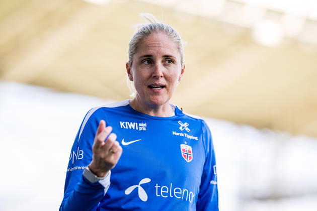261008 Head coach Gemma Grainger of the Norwegian women™s national football team during a training session on October 8, 2026 in Bucharest. Photo: Marius Simensen BILDBYRAN Cop 238 bbeng dam fifa women s world cup qualifier football fotball fotboll norge norway practice soccer training trening träning Copyright: MARIUSxSIMENSEN BB261008BB220
