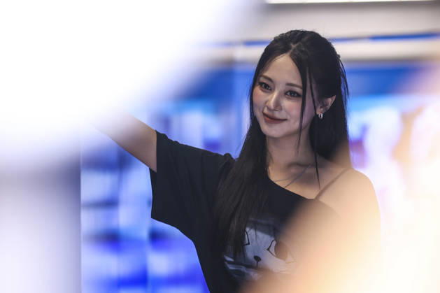 Formula 1 Singapore Airlines Singapore Grand Prix 2026 The famous Taiwanese singer Chou Tzu-yu mononymously as Tzuyu during Formula 1 Singapore Airlines Singapore Grand Prix 2026 on October 8., 2026 in Marina Bay Street Circuit, Singapore, Zsombor Toth Singapore Marina Bay Street Circuit Singapore Singapore Copyright: xZsomborxTothx