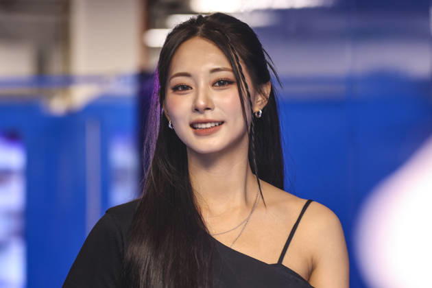 Formula 1 Singapore Airlines Singapore Grand Prix 2026 The famous Taiwanese singer Chou Tzu-yu mononymously as Tzuyu during Formula 1 Singapore Airlines Singapore Grand Prix 2026 on October 8., 2026 in Marina Bay Street Circuit, Singapore, Zsombor Toth Singapore Marina Bay Street Circuit Singapore Singapore Copyright: xZsomborxTothx