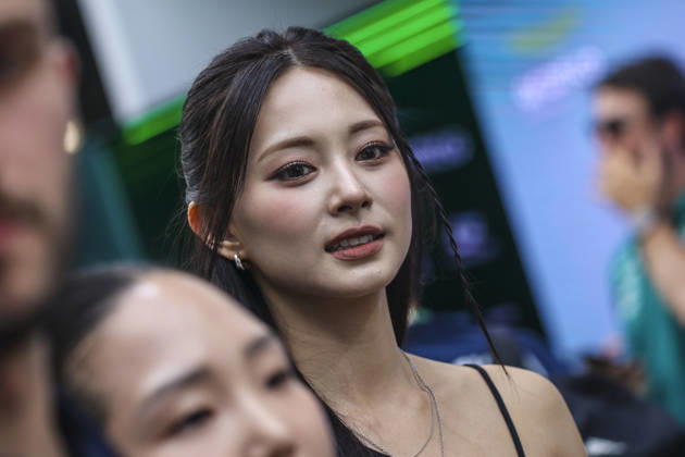 Formula 1 Singapore Airlines Singapore Grand Prix 2026 The famous Taiwanese singer Chou Tzu-yu mononymously as Tzuyu during Formula 1 Singapore Airlines Singapore Grand Prix 2026 on October 8., 2026 in Marina Bay Street Circuit, Singapore, Zsombor Toth Singapore Marina Bay Street Circuit Singapore Singapore Copyright: xZsomborxTothx