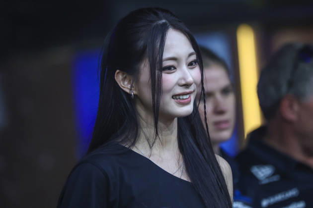 Formula 1 Singapore Airlines Singapore Grand Prix 2026 The famous Taiwanese singer Chou Tzu-yu mononymously as Tzuyu during Formula 1 Singapore Airlines Singapore Grand Prix 2026 on October 8., 2026 in Marina Bay Street Circuit, Singapore, Zsombor Toth Singapore Marina Bay Street Circuit Singapore Singapore Copyright: xZsomborxTothx