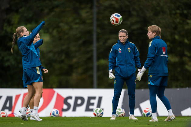261008 Goalkeeper Jennifer Falk of the Swedish women s national football team during a training session on October 8, 2026 in Stockholm. Photo: Johanna Säll BILDBYRAN kod JL JL0637 fotboll football soccer fotball vm-kval kval fifa womens world cup qualifier qualifier träning practice training sverige sweden dam bbengfotboll football soccer fotball vm-kval kval fifa womens world cup qualifier qualifier träning practice training sverige sweden dam bbeng Copyright: JOHANNAxSÄLL BB261008BB230