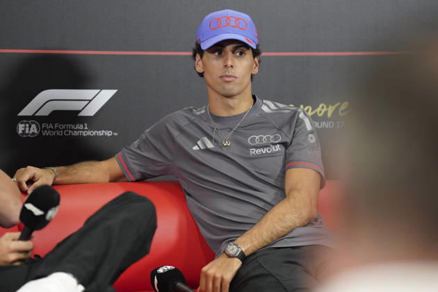 FORMULA 1 SINGAPORE AIRLINES SINGAPORE GRAND PRIX 2026 Gabriel Bortoleto (BRA) 5 Audi F1 Team in a press conference, PK, Pressekonferenz during the Formula 1 Singapore Airlines Singapore Grand Prix 2026, Round 17 of the 2026 Formula 1 World Championship, WM, Weltmeisterschaft from 9th - 11th October 2026 at the Marina Bay Street Circuit, Singapore. Credit: Robbie Hoad Every Second Media Editorial use only. All images are copyright Every Second Media Limited. No images may be reproduced without prior permission. Copyright: xIMAGO EveryxSecondxMediax ESM-2203-0016 RobbiexHoadx xEveryxSecondxMediax