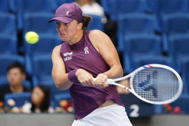 2026 China Open Women s Singles Round of 16 match in Beijing, China - 7 Oct 2026 Iga Swiatek of Poland plays against Iva Jovic of the United States (Not in view) during Women s Singles Round of 16 match on day eight of China Open at the National Tennis Center. Beijing China Copyright: xPolyxFeix xSOPAxImagesx 20261008_4168_114