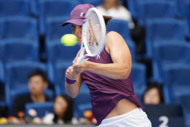 2026 China Open Women s Singles Round of 16 match in Beijing, China - 7 Oct 2026 Iga Swiatek of Poland plays against Iva Jovic of the United States (Not in view) during Women s Singles Round of 16 match on day eight of China Open at the National Tennis Center. Beijing China Copyright: xPolyxFeix xSOPAxImagesx 20261008_4169_115
