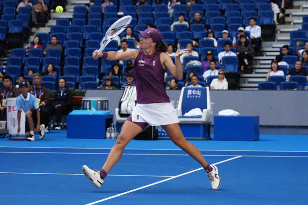 2026 China Open Women s Singles Round of 16 match in Beijing, China - 7 Oct 2026 Iga Swiatek of Poland plays against Iva Jovic of the United States (Not in view) during Women s Singles Round of 16 match on day eight of China Open at the National Tennis Center. Beijing China Copyright: xPolyxFeix xSOPAxImagesx 20261008_4313_118