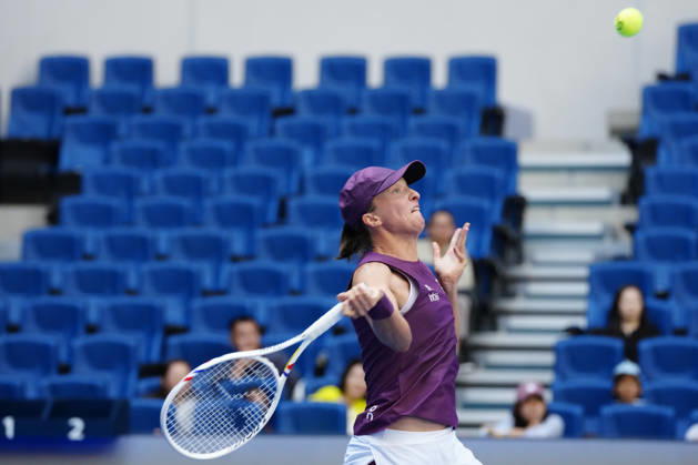2026 China Open Women s Singles Round of 16 match in Beijing, China - 7 Oct 2026 Iga Swiatek of Poland plays against Iva Jovic of the United States (Not in view) during Women s Singles Round of 16 match on day eight of China Open at the National Tennis Center. Beijing China Copyright: xPolyxFeix xSOPAxImagesx 20261008_4974_130