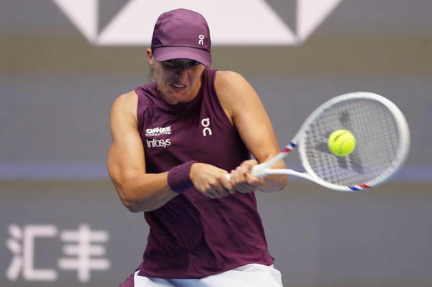 2026 China Open Women s Singles Round of 16 match in Beijing, China - 7 Oct 2026 Iga Swiatek of Poland plays against Iva Jovic of the United States (Not in view) during Women s Singles Round of 16 match on day eight of China Open at the National Tennis Center. Beijing China Copyright: xPolyxFeix xSOPAxImagesx 20261008_5113_132