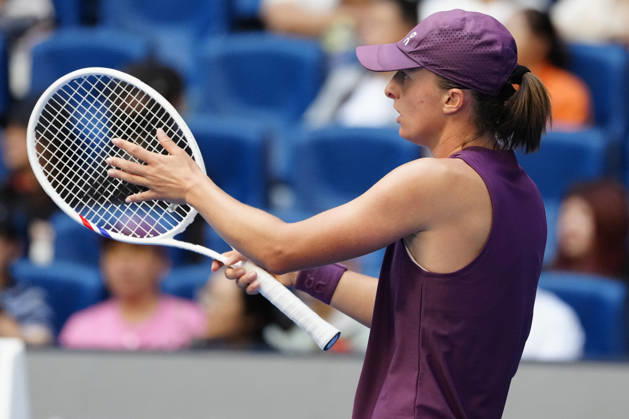 2026 China Open Women s Singles Round of 16 match in Beijing, China - 7 Oct 2026 Iga Swiatek of Poland plays against Iva Jovic of the United States (Not in view) during Women s Singles Round of 16 match on day eight of China Open at the National Tennis Center. Beijing China Copyright: xPolyxFeix xSOPAxImagesx 20261008_5302_136