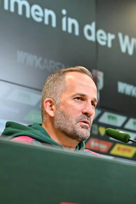 Pressekonferenz FC Augsburg, 08.10.2026 AUGSBURG, GERMANY; 08. OCTOBER: im Bild Manuel BAUM Coach FC Augsburg bei der Pressekonferenz vor der Bundesliga Partie gegen den FC Bayern Copyright: xBEAUTIFULxSPORTS Goldbergx