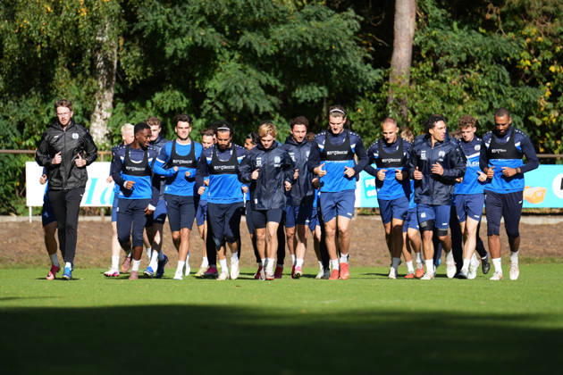 Deutschland: Fussball, Trainingseinheit, 3. Liga, Saison 2026-2027, NVB-Campus B-Platz Hänsch-Arena, SV Meppen, Donnerstag, 08.10.2026, Vormittagstraining: Team des SV Meppen beim Warmlaufen Copyright: xLennxLübbersx