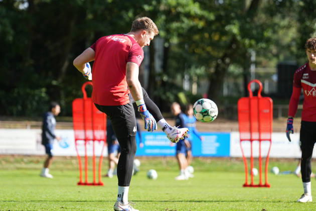 Deutschland: Fussball, Trainingseinheit, 3. Liga, Saison 2026-2027, NVB-Campus B-Platz Hänsch-Arena, SV Meppen, Donnerstag, 08.10.2026, Vormittagstraining: Julius Pünt (SV Meppen, 44) jongliert den Ball Copyright: xLennxLübbersx