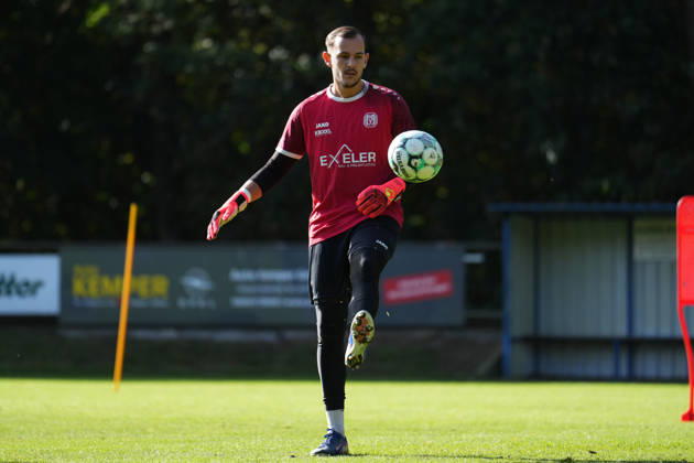 Deutschland: Fussball, Trainingseinheit, 3. Liga, Saison 2026-2027, NVB-Campus B-Platz Hänsch-Arena, SV Meppen, Donnerstag, 08.10.2026, Vormittagstraining: Noah Oberbeck (SV Meppen, 1) jongliert den Ball Copyright: xLennxLübbersx