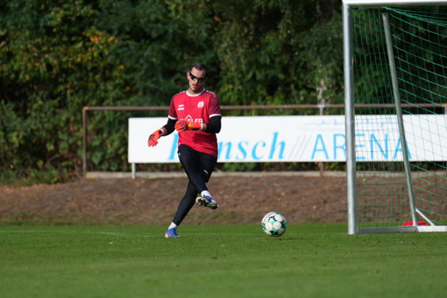 Deutschland: Fussball, Trainingseinheit, 3. Liga, Saison 2026-2027, NVB-Campus B-Platz Hänsch-Arena, SV Meppen, Donnerstag, 08.10.2026, Vormittagstraining: Noah Oberbeck (SV Meppen, 1) beim Torwarttraining mit Sichteinschränkung Copyright: xLennxLübbersx