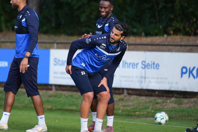 Deutschland: Fussball, Trainingseinheit, 3. Liga, Saison 2026-2027, NVB-Campus B-Platz Hänsch-Arena, SV Meppen, Donnerstag, 08.10.2026, Vormittagstraining: Stefan Rankin (SV Meppen, 33) macht Späße Copyright: xLennxLübbersx