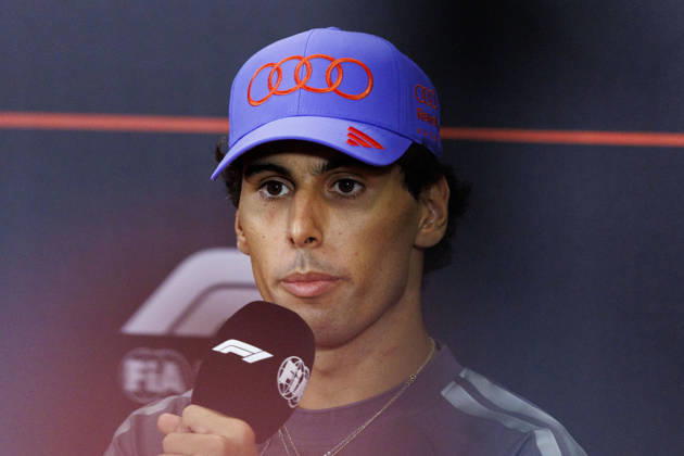 RECORD DATE NOT STATED 8th October 2026; Marina Bay, Singapore; Formula 1, Singapore Grand Prix, Arrival Day; Gabriel Bortoleto (5) of Brazil and Audi Revolut F1 Team during the press conference, PK, Pressekonferenz at the Singapore Grand Prix StephenxBlackberry