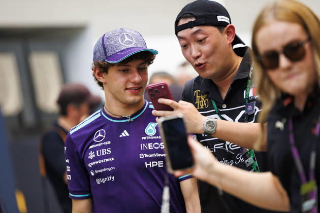 RECORD DATE NOT STATED 8th October 2026; Marina Bay, Singapore; Formula 1, Singapore Grand Prix, Arrival Day; Kimi Antonelli (12) of Italy and Mercedes-AMG PETRONAS Formula One Team arriving at the Singapore Grand Prix StephenxBlackberry