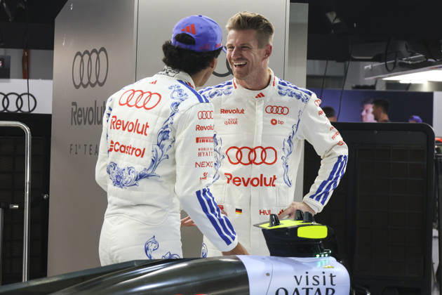 Formula 1 Singapore Airlines Singapore Grand Prix 2026 Gabriel Bortoleto (BRA), Audi Revolut F1 Team , R26, Car 5, Nico Hülkenberg (GER), Audi Revolut F1 Team , R26, Car 27 with the special car race suit for the Singarpore GP during Formula 1 Singapore Airlines Singapore Grand Prix 2026 on October 8., 2026 in Marina Bay Street Circuit, Singapore, Zsombor Toth Singapore Marina Bay Street Circuit Singapore Singapore Copyright: xZsomborxTothx