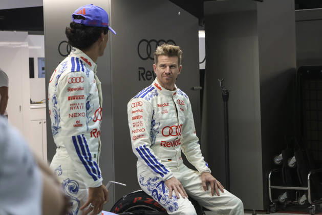 Formula 1 Singapore Airlines Singapore Grand Prix 2026 Gabriel Bortoleto (BRA), Audi Revolut F1 Team , R26, Car 5, Nico Hülkenberg (GER), Audi Revolut F1 Team , R26, Car 27 with the special car race suit for the Singarpore GP during Formula 1 Singapore Airlines Singapore Grand Prix 2026 on October 8., 2026 in Marina Bay Street Circuit, Singapore, Zsombor Toth Singapore Marina Bay Street Circuit Singapore Singapore Copyright: xZsomborxTothx