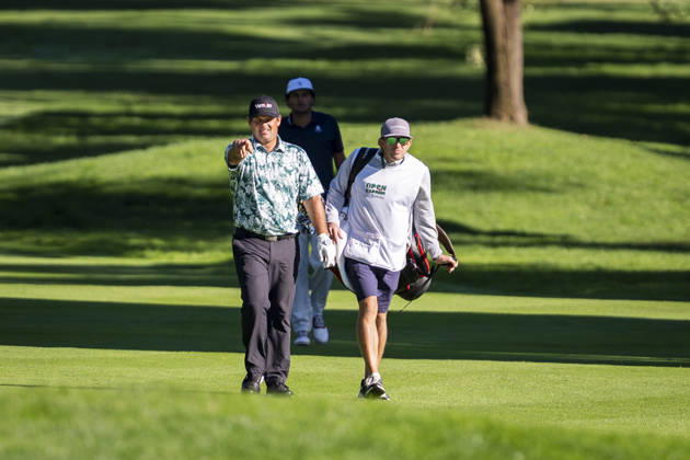 Open de Espana presented by Madrid - Day One MADRID, SPAIN - OCTOBER 8: Patrick Reed of United States interacts with his caddie on day one of the Open de Espana presented by Madrid at Club de Campo Villa de Madrid on October 8, 2026 in Madrid, Spain. Madrid Club de Campo Villa de Madrid Madrid Spain Copyright: xAlbertoxGardinx AGardin_20261008_Golf_Esp_Mad_0292