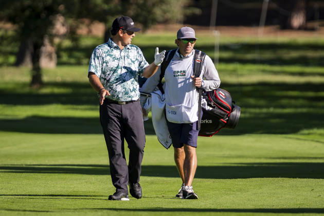 Open de Espana presented by Madrid - Day One MADRID, SPAIN - OCTOBER 8: Patrick Reed of United States interacts with his caddie on day one of the Open de Espana presented by Madrid at Club de Campo Villa de Madrid on October 8, 2026 in Madrid, Spain. Madrid Club de Campo Villa de Madrid Madrid Spain Copyright: xAlbertoxGardinx AGardin_20261008_Golf_Esp_Mad_0293
