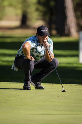 Open de Espana presented by Madrid - Day One MADRID, SPAIN - OCTOBER 8: Patrick Reed of United States studies the terrain before taking his shot on day one of the Open de Espana presented by Madrid at Club de Campo Villa de Madrid on October 8, 2026 in Madrid, Spain. Madrid Club de Campo Villa de Madrid Madrid Spain Copyright: xAlbertoxGardinx AGardin_20261008_Golf_Esp_Mad_0295