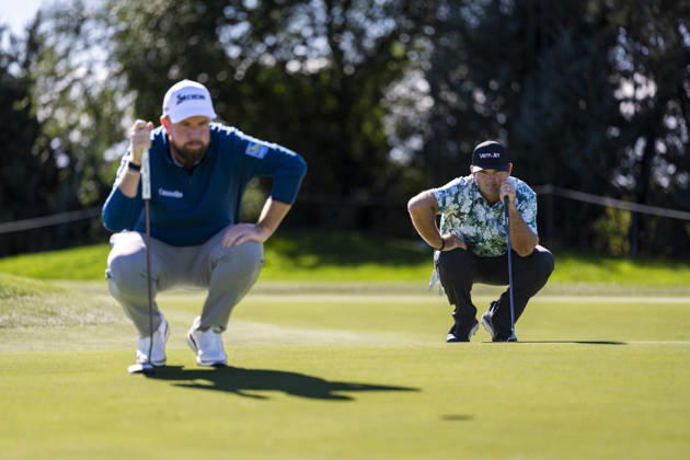 Open de Espana presented by Madrid - Day One MADRID, SPAIN - OCTOBER 8: Shane Lowry of Ireland (L) and Patrick Reed of United States (R) are seen studing the terrain before taking his shot on day one of the Open de Espana presented by Madrid at Club de Campo Villa de Madrid on October 8, 2026 in Madrid, Spain. Madrid Club de Campo Villa de Madrid Madrid Spain Copyright: xAlbertoxGardinx AGardin_20261008_Golf_Esp_Mad_0329