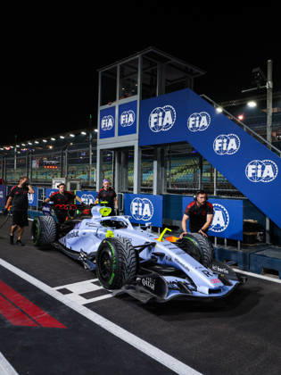 F1 - SINGAPORE GRAND PRIX 2026 27 HULKENBERG Nico (ger), Audi F1 Team , pitlane, during the 2026 Formula 1 Singapore Grand Prix, 17th round of the 2026 Formula One World Championship, WM, Weltmeisterschaft from October 9 to 11, 2026 on the Marina Bay Street Circuit, in Singapore, Singapore - SingaporeSingapore  Copyright: xANTONINxVINCENTx