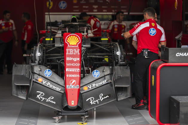 Formula 1 Singapore Airlines Singapore Grand Prix 2026 Remy Midez OVERTAKE MAXPPP - Singapore 08 10 2026 Scuderia Ferrari HP, mechanics, box, brake, at the Formula 1 Singapore Airlines Singapore Grand Prix 2026, the 16th round of the 2026 FIA Formula 1 World Championship, WM, Weltmeisterschaft at the Marina Bay Street Circuit in Singapore, from 08 to 11 October 2026 Singapore Marina Bay Street Circuit Singapore  Copyright: xOVERTAKE MAXPPPxRemyxMidezx OVT202610089964 OVT202610089964