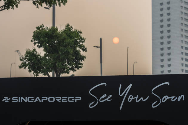 Formula 1 Singapore Airlines Singapore Grand Prix 2026 Remy Midez OVERTAKE MAXPPP - Singapore 08 10 2026 ambiance, sunset at the Formula 1 Singapore Airlines Singapore Grand Prix 2026, the 16th round of the 2026 FIA Formula 1 World Championship, WM, Weltmeisterschaft at the Marina Bay Street Circuit in Singapore, from 08 to 11 October 2026 Singapore Marina Bay Street Circuit Singapore  Copyright: xOVERTAKE MAXPPPxRemyxMidezx OVT202610080020 OVT202610080020