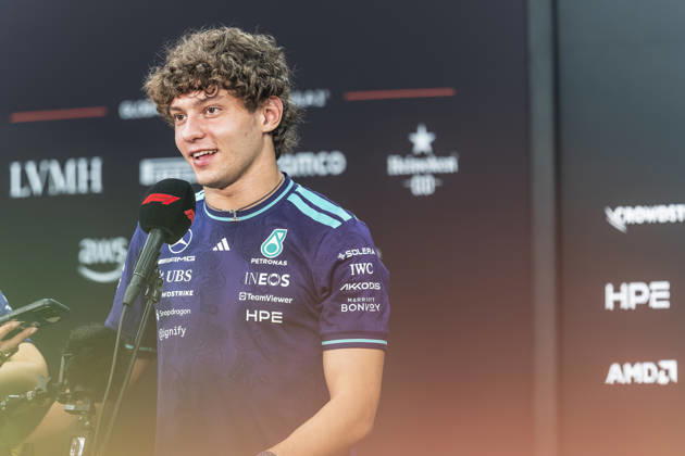 Formula 1 Singapore Airlines Singapore Grand Prix 2026 Remy Midez OVERTAKE MAXPPP - Singapore 08 10 2026 12 ANTONELLI Kimi (ita), Mercedes-AMG PETRONAS Formula One Team, portrait at the Formula 1 Singapore Airlines Singapore Grand Prix 2026, the 16th round of the 2026 FIA Formula 1 World Championship, WM, Weltmeisterschaft at the Marina Bay Street Circuit in Singapore, from 08 to 11 October 2026 Singapore Marina Bay Street Circuit Singapore  Copyright: xOVERTAKE MAXPPPxRemyxMidezx OVT202610080022 OVT202610080022