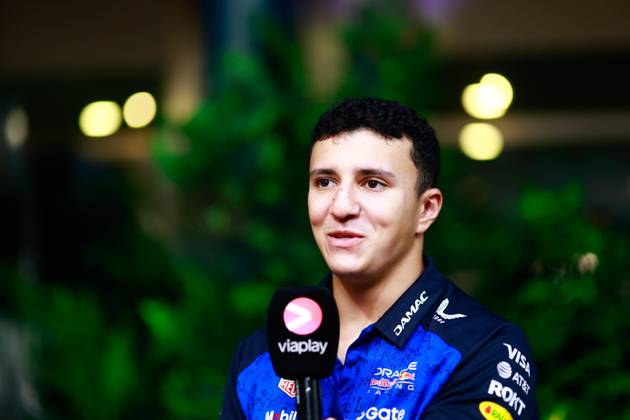 HADJAR Isack (fra), Red Bull Racing Ford RB22, portrait F1 GP 17 Singapore 2026 F1 GP 17 Singapore 2026 KOMATSU Ayao (jpn), Team Principal of TGR Haas F1 Team, portrait F1 GP 17 Singapore 2026 Singapore
