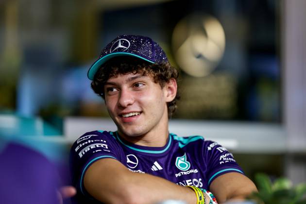 KIMI ANTONELLI Andrea (ita), Mercedes AMG F1 Team W16, portrait F1 GP 17 Singapore 2026 F1 GP 17 Singapore 2026 PIASTRI Oscar (aus), McLaren F1 Team MCL40, portrait F1 GP 17 Singapore 2026 during the 2026 Formula 1 Singapore Grand Prix, 17th round of the 2026 Formula One World Championship, WM, Weltmeisterschaft from October 9 to 11, 2026 on the Marina Bay Street Circuit, in Singapore, Singapore - Photo Jiri Krenek Active Pictures Singapore