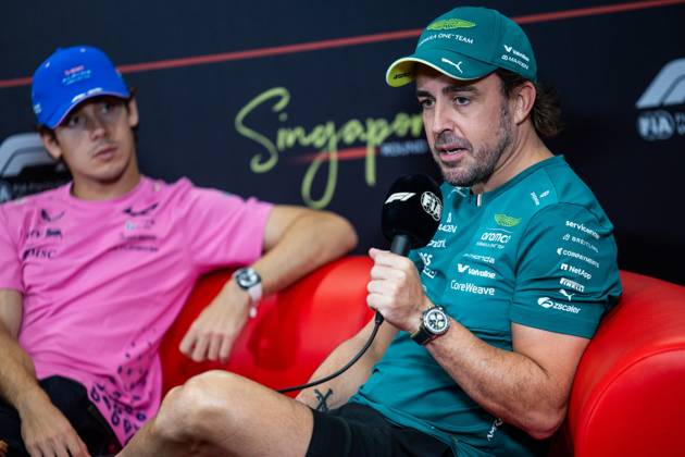 ALONSO Fernando (spa), Aston Martin F1 Team Honda AMR26, portrait F1 GP 17 Singapore 2026 F1 GP 17 Singapore 2026 ALONSO Fernando (spa), Aston Martin F1 Team Honda AMR26, portrait, pre-event press conference, PK, Pressekonferenz during the 2026 Formula 1 Singapore Grand Prix, 17th round of the 2026 Formula One World Championship, WM, Weltmeisterschaft from October 9 to 11, 2026 on the Marina Bay Street Circuit, in Singapore, Singapore - Photo Julien Delfosse DPPI Singapore