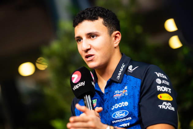 Formula 1 Singapore Airlines Singapore Grand Prix 2026 Levi Erb OVERTAKE MAXPPP - Singapore 08 10 2026 06 HADJAR Isack (fra), Oracle Red Bull Racing, portrait at the Formula 1 Singapore Airlines Singapore Grand Prix 2026, the 16th round of the 2026 FIA Formula 1 World Championship, WM, Weltmeisterschaft at the Marina Bay Street Circuit in Singapore, from 08 to 11 October 2026 Singapore Marina Bay Street Circuit Singapore  Copyright: xOVERTAKE MAXPPPxLevixErbx OVT202610080152 OVT202610080152