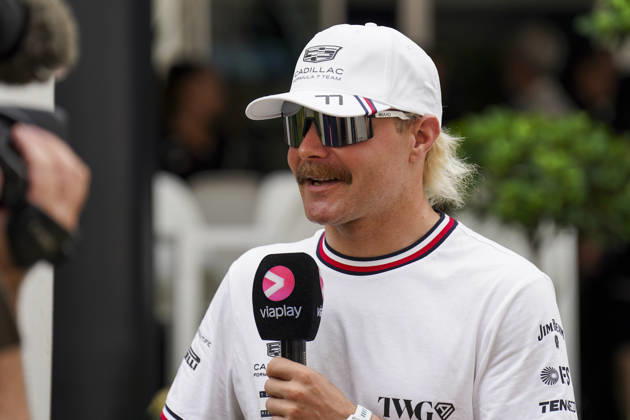 FORMULA 1 SINGAPORE AIRLINES SINGAPORE GRAND PRIX 2026 Valtteri Bottas (FIN) 77 Cadillac F1 Team giving an interview during the Formula 1 Singapore Airlines Singapore Grand Prix 2026, Round 17 of the 2026 Formula 1 World Championship, WM, Weltmeisterschaft from 9th - 11th October 2026 at the Marina Bay Street Circuit, Singapore. Credit: Robbie Hoad Every Second Media Editorial use only. All images are copyright Every Second Media Limited. No images may be reproduced without prior permission. Copyright: xIMAGO EveryxSecondxMediax ESM-2203-0025 RobbiexHoadx xEveryxSecondxMediax