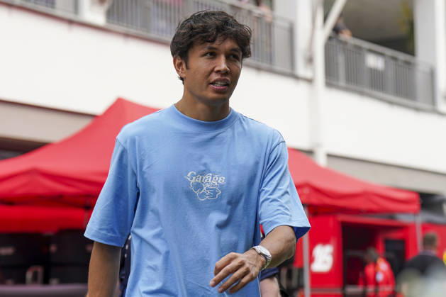 FORMULA 1 SINGAPORE AIRLINES SINGAPORE GRAND PRIX 2026 Alexander Albon (THA) 23 Williams F1 Team arriving during the Formula 1 Singapore Airlines Singapore Grand Prix 2026, Round 17 of the 2026 Formula 1 World Championship, WM, Weltmeisterschaft from 9th - 11th October 2026 at the Marina Bay Street Circuit, Singapore. Credit: Robbie Hoad Every Second Media Editorial use only. All images are copyright Every Second Media Limited. No images may be reproduced without prior permission. Copyright: xIMAGO EveryxSecondxMediax ESM-2203-0036 RobbiexHoadx xEveryxSecondxMediax
