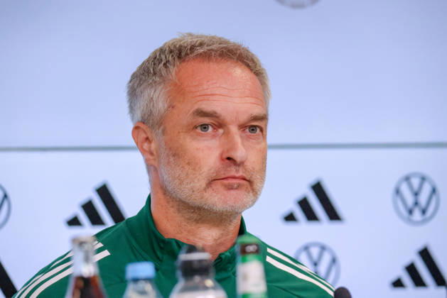Karlsruhe, Deutschland: 08.10.2026 - Deutsche Fußballnationalmannschaft der Frauen - Abschlusspressekonferenz - Testspiel Deutschland vs. Australien Im Bild: Bundestrainer Christian Wück Wueck (Deutschland) bei der Abschlusspressekonferenz in Karlsruhe Copyright: HMBxMedia MadeleinexFantini