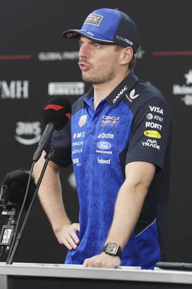 FORMULA 1 SINGAPORE AIRLINES SINGAPORE GRAND PRIX 2026 Max Verstappen (NED) 3 Red Bull Racing giving an interview during the Formula 1 Singapore Airlines Singapore Grand Prix 2026, Round 17 of the 2026 Formula 1 World Championship, WM, Weltmeisterschaft from 9th - 11th October 2026 at the Marina Bay Street Circuit, Singapore. Credit: Robbie Hoad Every Second Media Editorial use only. All images are copyright Every Second Media Limited. No images may be reproduced without prior permission. Copyright: xIMAGO EveryxSecondxMediax ESM-2203-0168 RobbiexHoadx xEveryxSecondxMediax