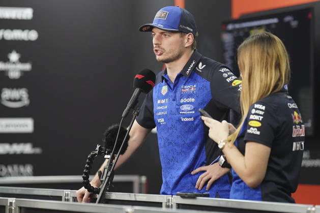 FORMULA 1 SINGAPORE AIRLINES SINGAPORE GRAND PRIX 2026 Max Verstappen (NED) 3 Red Bull Racing giving an interview during the Formula 1 Singapore Airlines Singapore Grand Prix 2026, Round 17 of the 2026 Formula 1 World Championship, WM, Weltmeisterschaft from 9th - 11th October 2026 at the Marina Bay Street Circuit, Singapore. Credit: Robbie Hoad Every Second Media Editorial use only. All images are copyright Every Second Media Limited. No images may be reproduced without prior permission. Copyright: xIMAGO EveryxSecondxMediax ESM-2203-0172 RobbiexHoadx xEveryxSecondxMediax