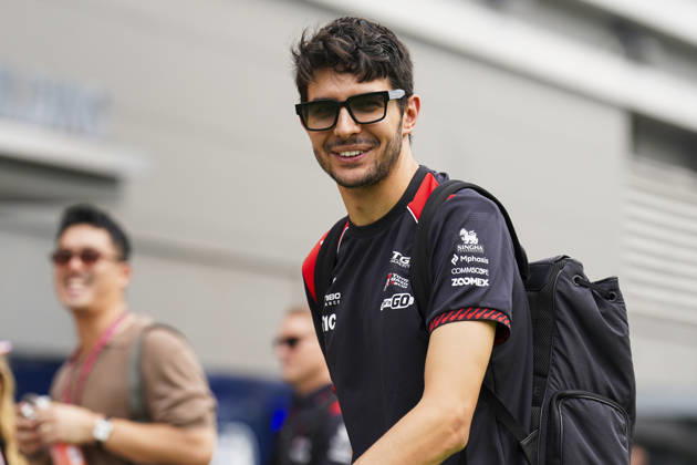 FORMULA 1 SINGAPORE AIRLINES SINGAPORE GRAND PRIX 2026 Esteban Ocon (FRA) 31 Haas F1 Team arriving during the Formula 1 Singapore Airlines Singapore Grand Prix 2026, Round 17 of the 2026 Formula 1 World Championship, WM, Weltmeisterschaft from 9th - 11th October 2026 at the Marina Bay Street Circuit, Singapore. Credit: Robbie Hoad Every Second Media Editorial use only. All images are copyright Every Second Media Limited. No images may be reproduced without prior permission. Copyright: xIMAGO EveryxSecondxMediax ESM-2203-0202 RobbiexHoadx xEveryxSecondxMediax