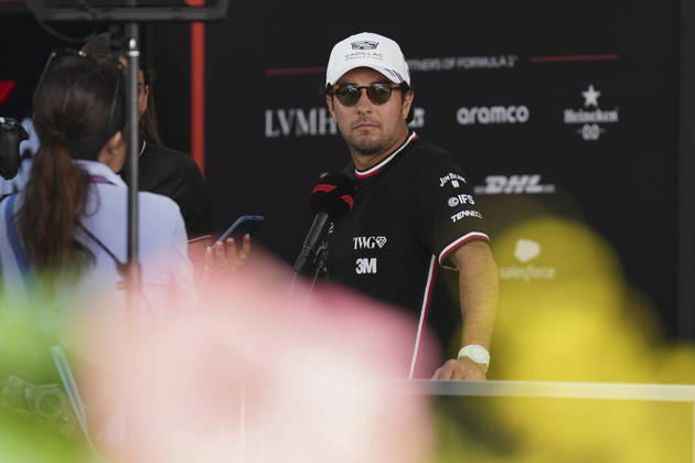 FORMULA 1 SINGAPORE AIRLINES SINGAPORE GRAND PRIX 2026 Sergio Perez (MEX) 11 Cadillac F1 Team giving an interview during the Formula 1 Singapore Airlines Singapore Grand Prix 2026, Round 17 of the 2026 Formula 1 World Championship, WM, Weltmeisterschaft from 9th - 11th October 2026 at the Marina Bay Street Circuit, Singapore. Credit: Robbie Hoad Every Second Media Editorial use only. All images are copyright Every Second Media Limited. No images may be reproduced without prior permission. Copyright: xIMAGO EveryxSecondxMediax ESM-2203-0203 RobbiexHoadx xEveryxSecondxMediax