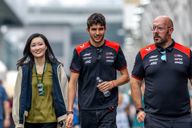 MARINA BAY, SINGAPORE: Esteban Ocon, racing for the Haas F1 team during the 2026 Formula 1 Singapore Grand Prix at the Marina Bay Street Circuit in Marina Bay, Singapore