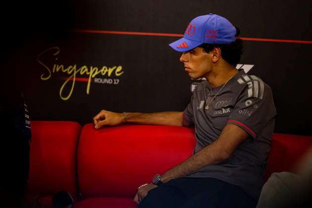 MARINA BAY, SINGAPORE: Gabriel Bortoleto, racing for the Audi Revolut F1 Team team during the 2026 Formula 1 Singapore Grand Prix at the Marina Bay Street Circuit in Marina Bay, Singapore