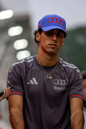 MARINA BAY, SINGAPORE: Gabriel Bortoleto, racing for the Audi Revolut F1 Team team during the 2026 Formula 1 Singapore Grand Prix at the Marina Bay Street Circuit in Marina Bay, Singapore
